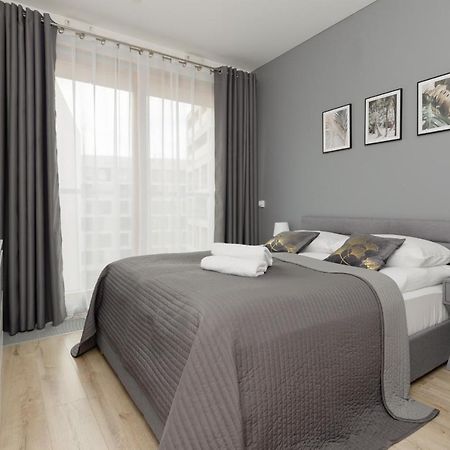 Cozy Apartments With Parking In The 19Th District By Noclegi Renters Warsawa Bagian luar foto