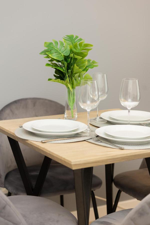 Cozy Apartments With Parking In The 19Th District By Noclegi Renters Warsawa Bagian luar foto