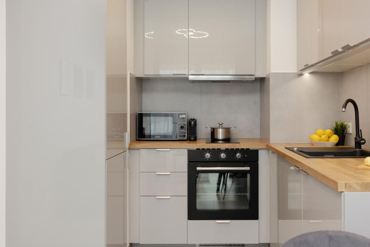 Cozy Apartments With Parking In The 19Th District By Noclegi Renters Warsawa Bagian luar foto