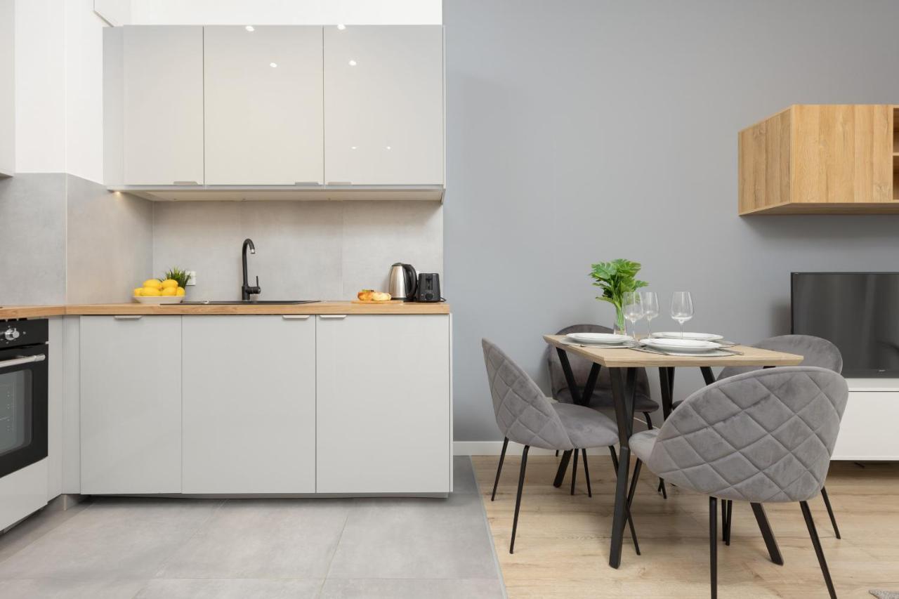 Cozy Apartments With Parking In The 19Th District By Noclegi Renters Warsawa Bagian luar foto