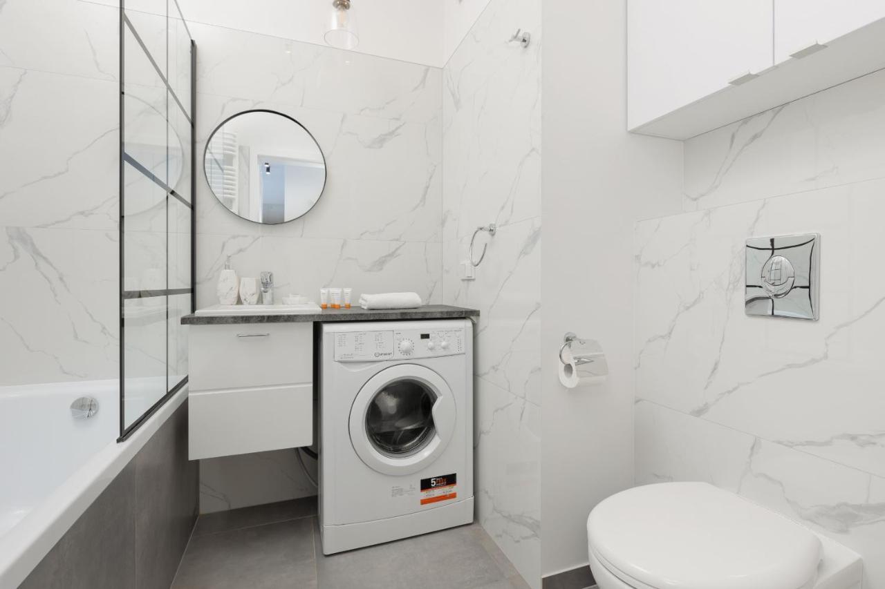 Cozy Apartments With Parking In The 19Th District By Noclegi Renters Warsawa Bagian luar foto
