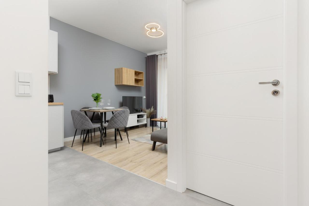 Cozy Apartments With Parking In The 19Th District By Noclegi Renters Warsawa Bagian luar foto